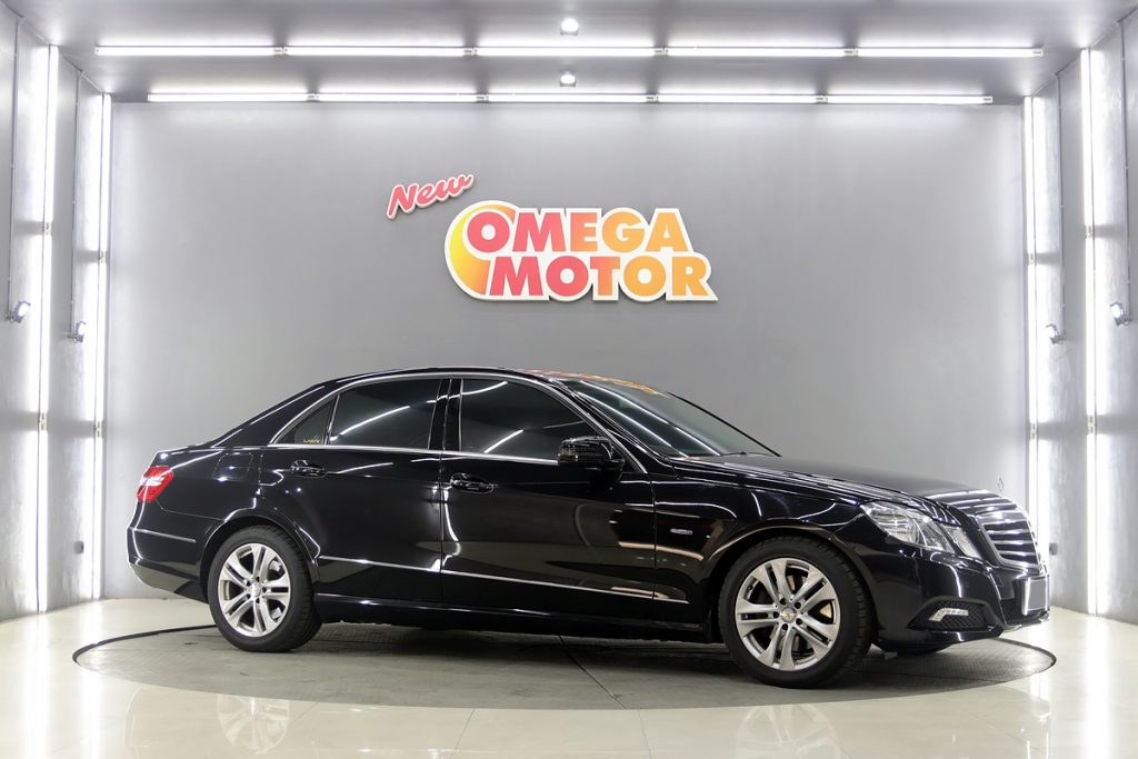 Omega Mobil MERCEDES BENZ E250 AVANTGARDE AT (KM 12.309) 