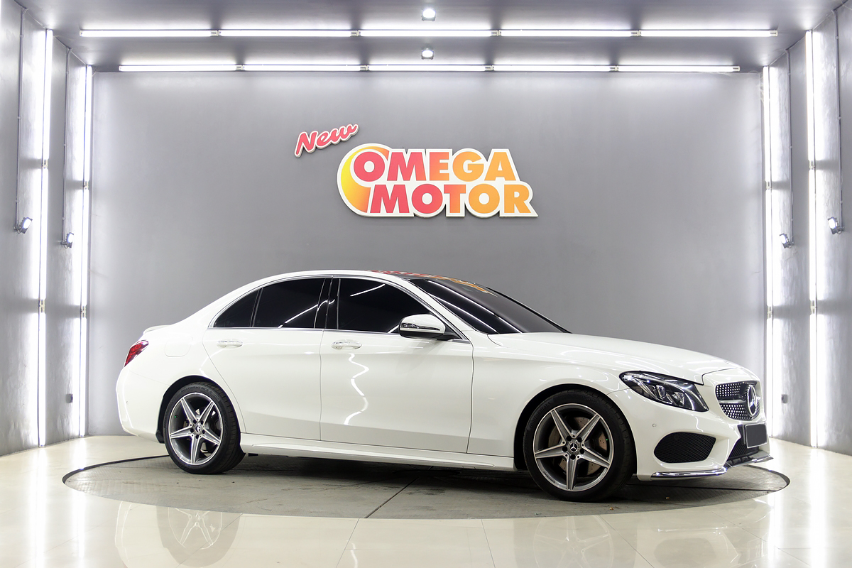 Omega Mobil MERCEDES BENZ C300 AMG AT (KM 37.152) 