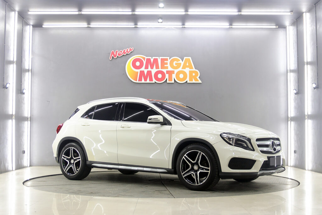 Omega Mobil MERCEDES BENZ GLA 200 AMG AT (KM 59.892) 